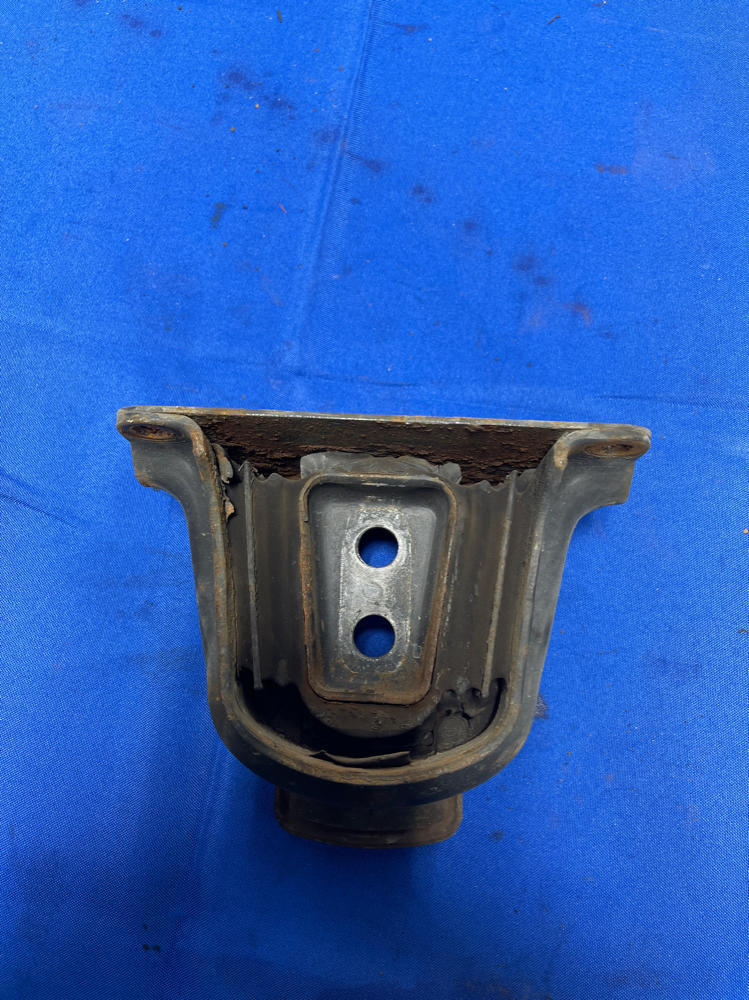 200506 Pontiac GTO Differential Mount 159 Blu Auto Parts