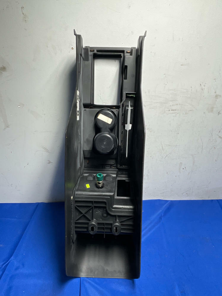 2005-10 Ford Mustang Dark Charcoal Center Console 162