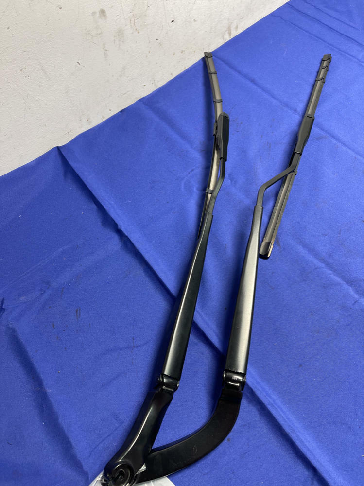 2018-23 Ford Mustang Wiper Arms & Wipers 163
