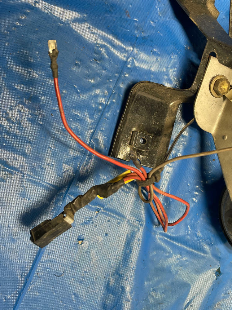 2003-04 Ford Mustang SVT Cobra Horns w/ Aftermarket Alarm 186