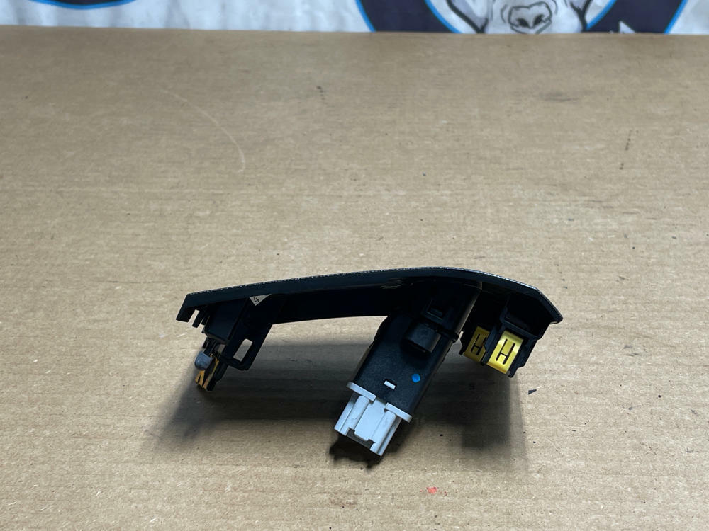 2015-23 Ford Mustang Fresh Air Nozzle w/ Trim Bezel 195