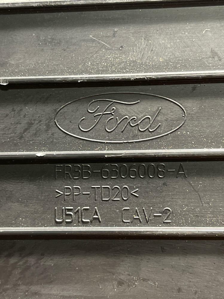 2018-23 Ford Mustang GT Glovebox & Trim (KR3B-63060T10-BD3ZHE) 279