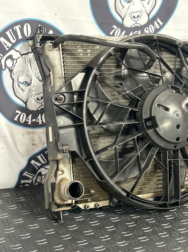 2003-04 Ford Mustang SVT Cobra Radiator & Fan Assem- NEEDS PETCOCK REPLACED 283