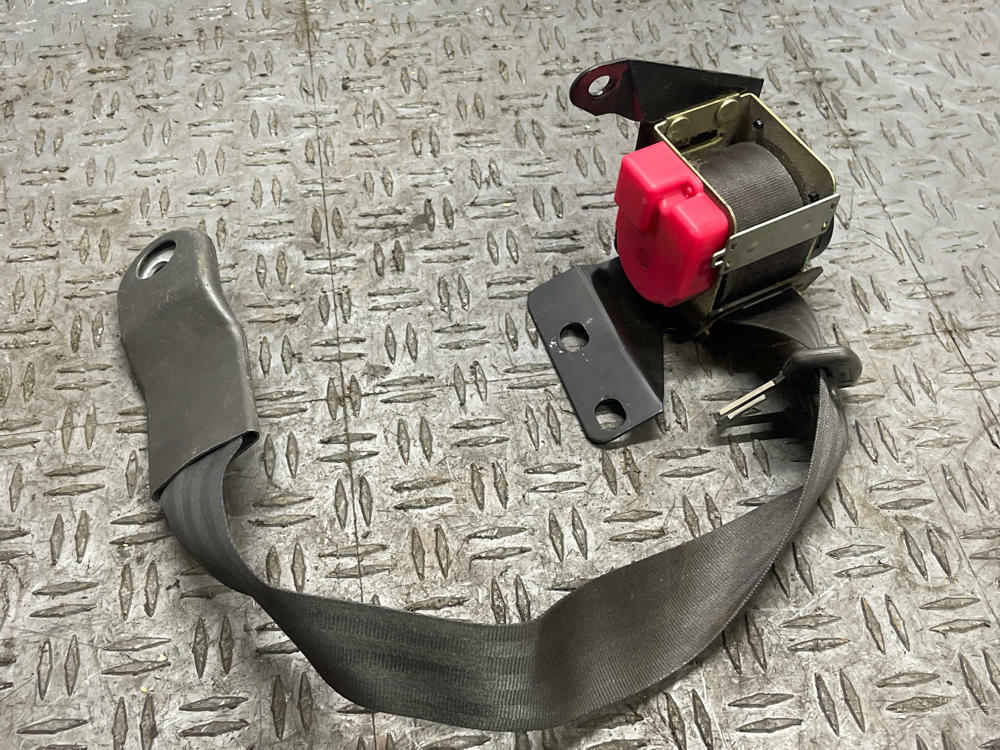 2003-04 Ford Mustang SVT Cobra Driver Front LH Seat Belt- FOR CONVERTIBLE 295
