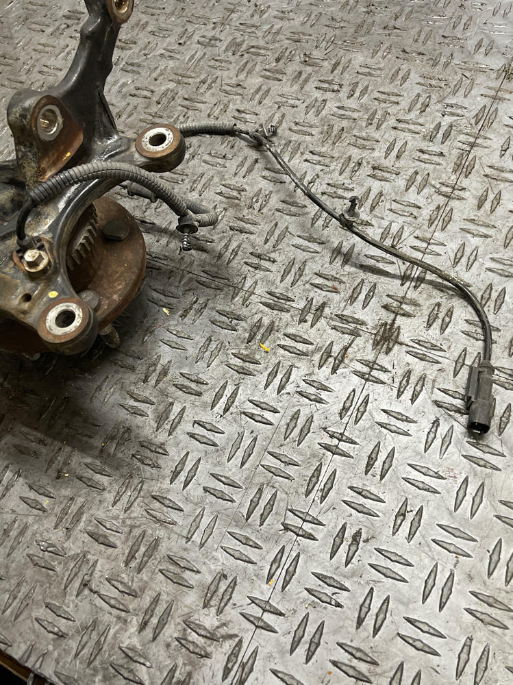2011-14 Ford Mustang Boss 302 Front Driver RH Spindle 87k Miles 307