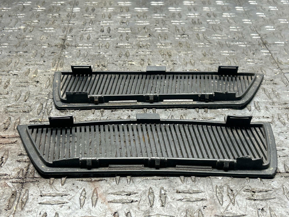 2003-04 Ford Mustang SVT Cobra OEM Hood Heat Extractors- NO Backing Plates 314