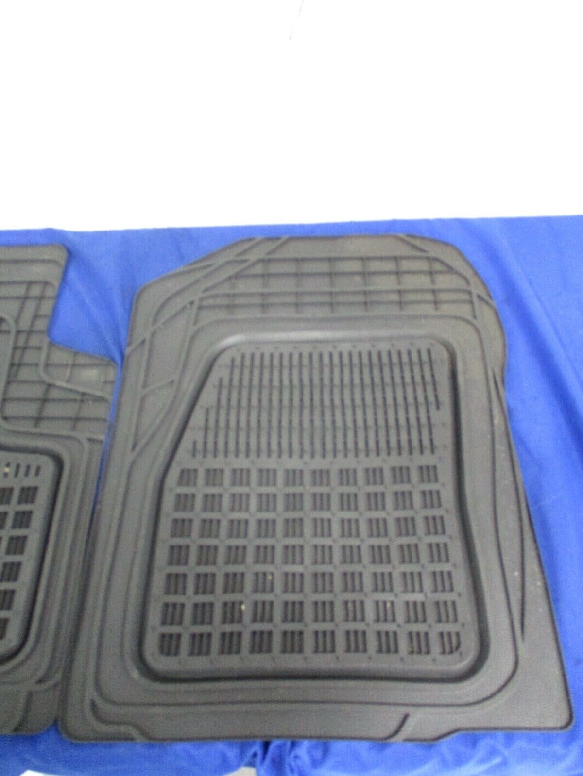 1999-04 Ford Mustang Aftermarket Rubber Floor Mats 042