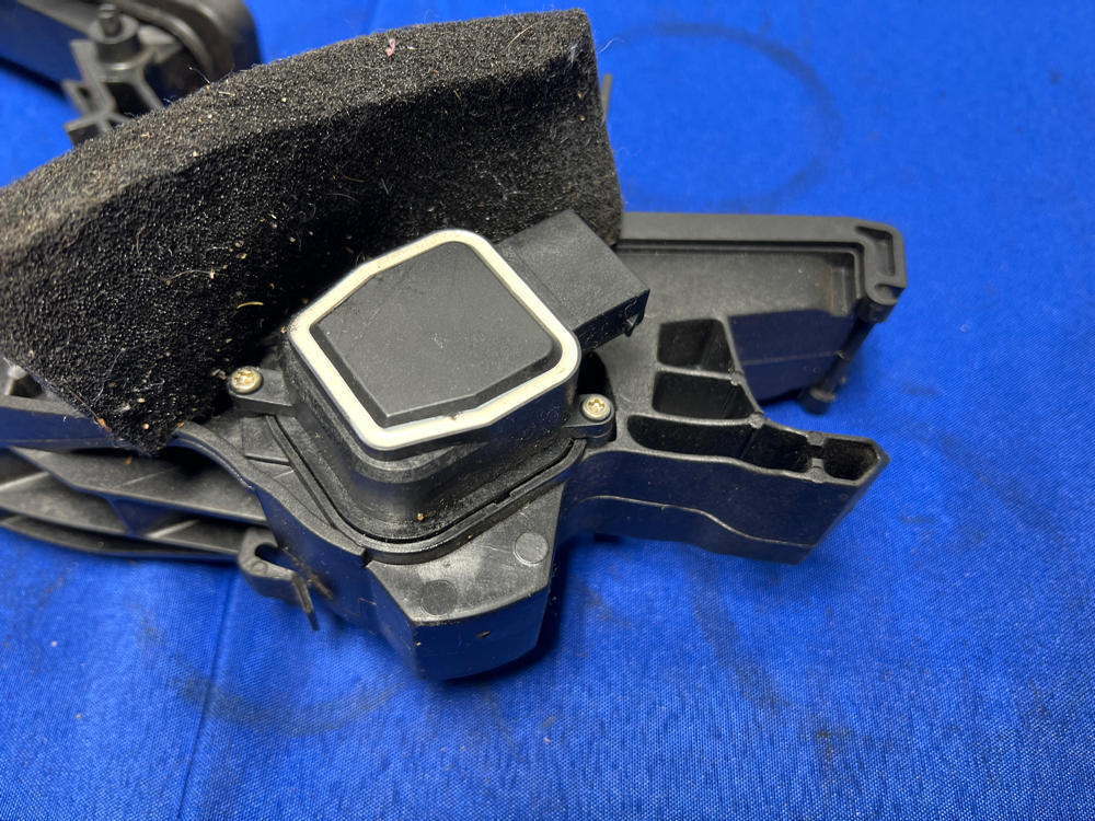2003 06 Mercedes Benz W211 E Class E55 Gas Pedal Accelerator Pedal 105 2003-06-mercedes-benz-w211-e-class-e55-gas-pedal-accelerator-pedal-105