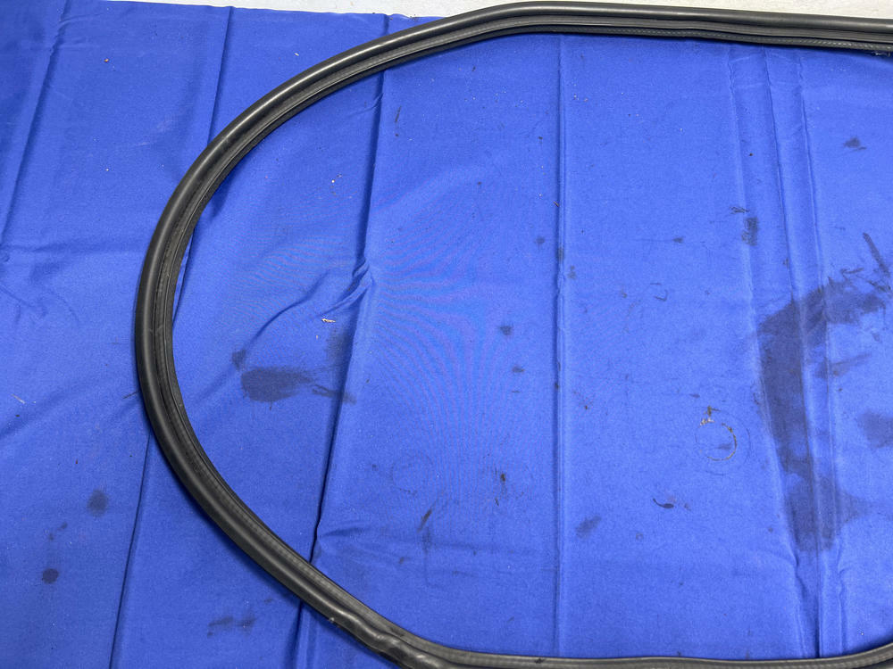 1999-04 Ford Mustang Trunk Lid Rubber Gasket Seal Factory 132