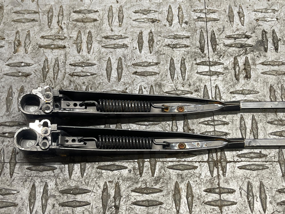 1987-93 Ford Mustang OEM Wiper Arms Pair 289