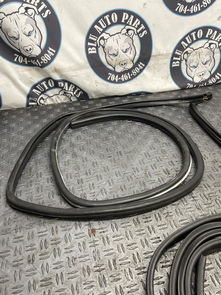 1987-93 Ford Mustang Weather Stripping Set 117k Miles 289