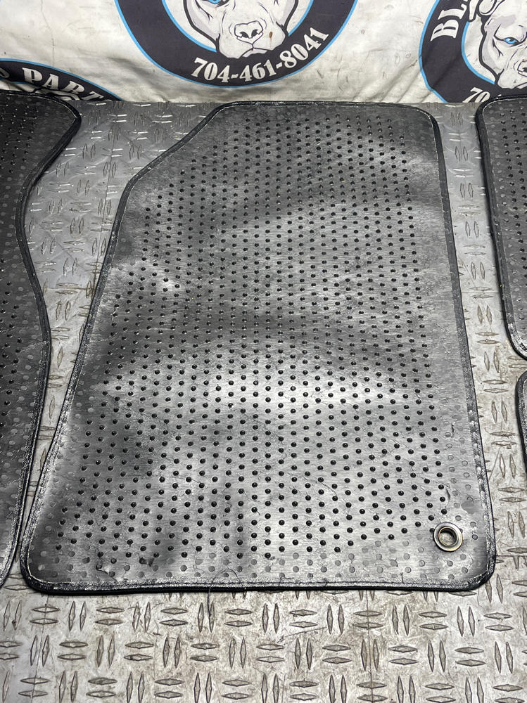 2003-04 Ford Mustang Mach One Mach One Floor Mat Set- 19k Miles 296