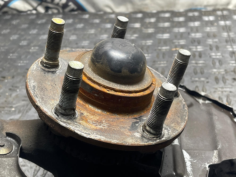 2003-04 Ford Mustang Mach One Passenger Front RH Spindle 19k Miles 296