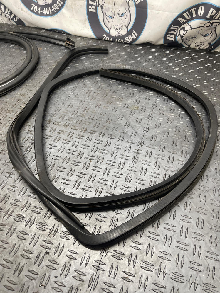 1987-93 Ford Mustang Weather Stripping Set 117k Miles 289