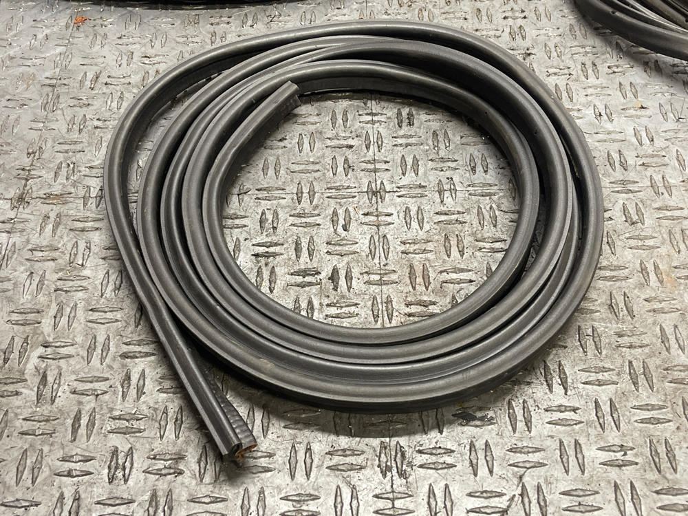 1987-93 Ford Mustang Weather Stripping Set 117k Miles 289