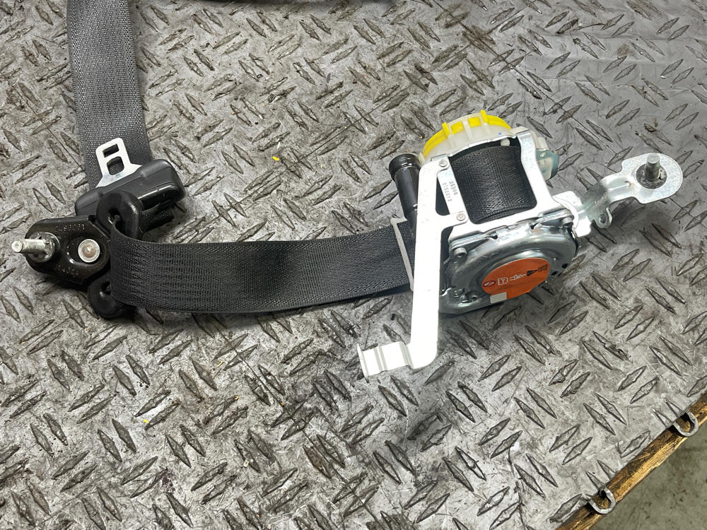 2015-17 Ford Mustang GT OEM Driver Front LH Seat Belt- CONVERTIBLE 312
