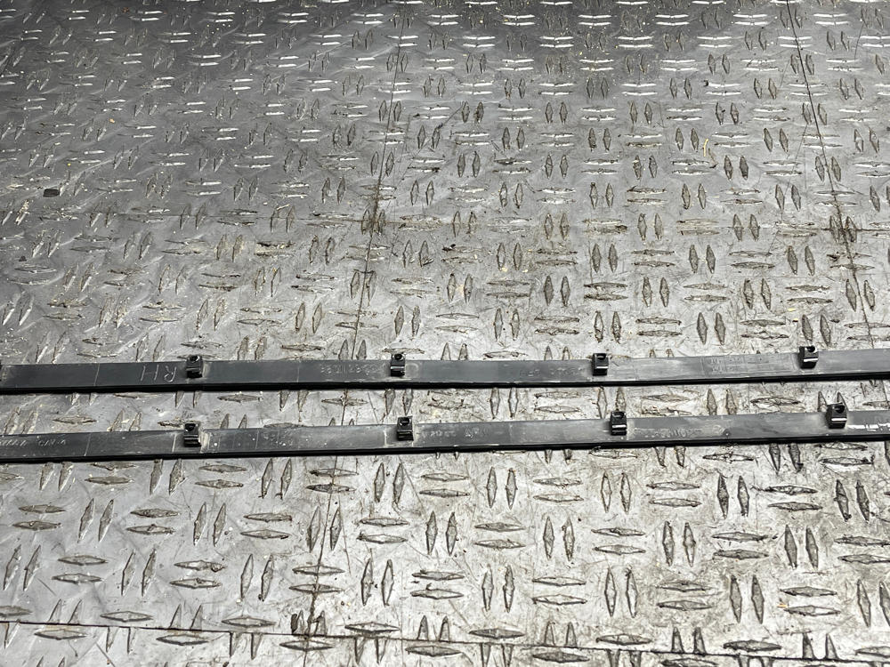2003-04 Ford Mustang Mach One Upper Skirt "MUSTANG" Rocker Trim 19k Miles 296
