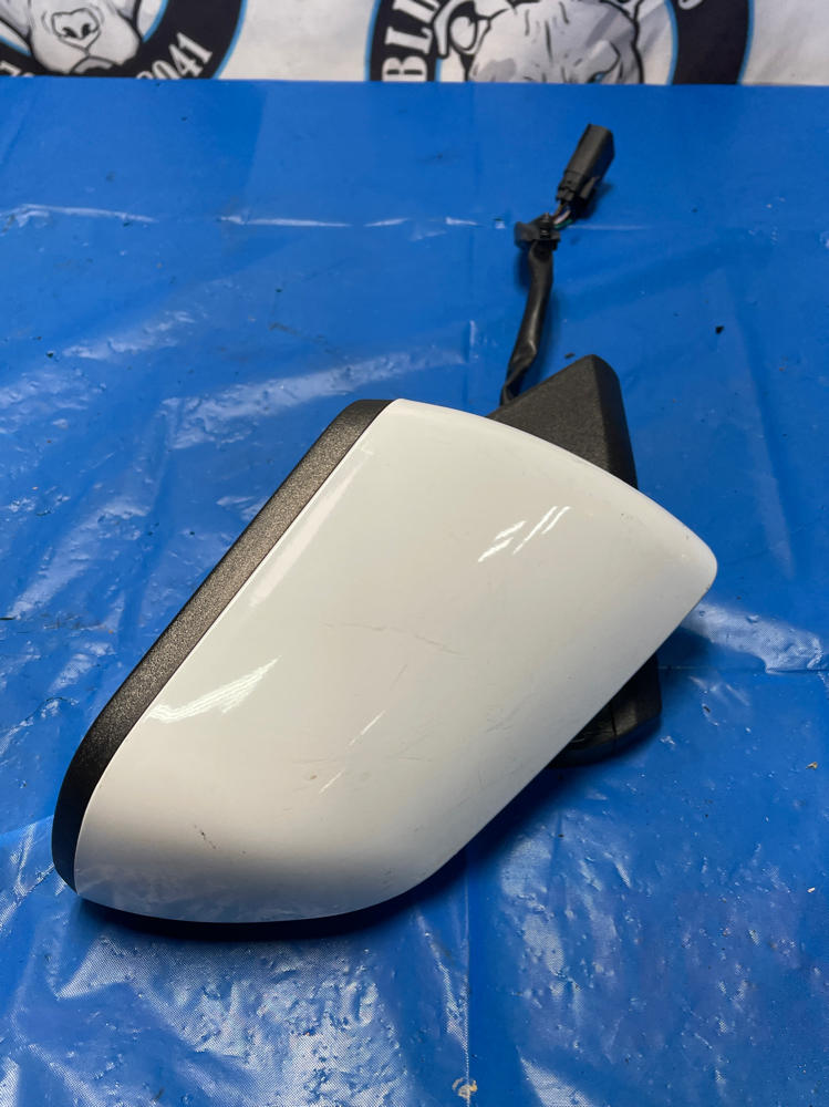 2015-23 Ford Mustang GT RH Passenger Mirror Puddle Liight Missing Cap 190
