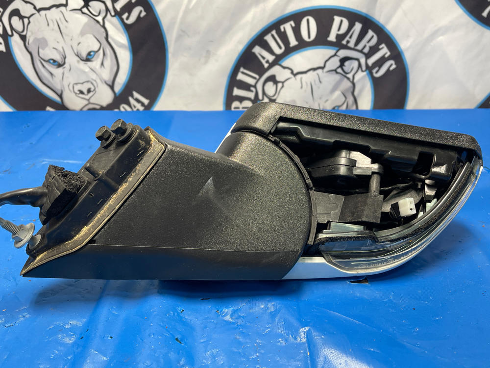 2015-23 Ford Mustang GT RH Passenger Mirror Puddle Liight Missing Cap 190