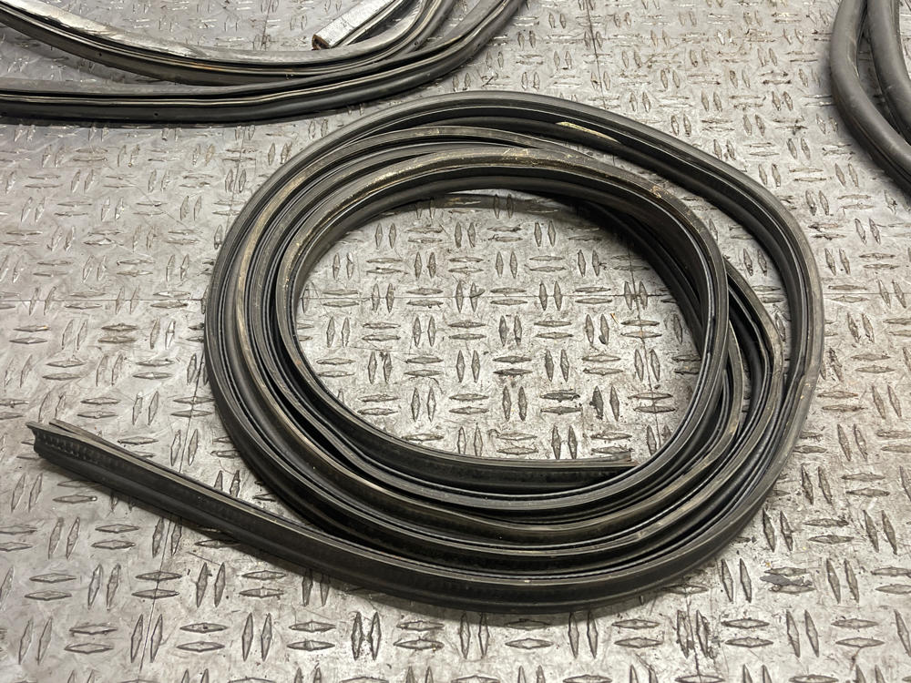 1987-93 Ford Mustang Weather Stripping Set 117k Miles 289