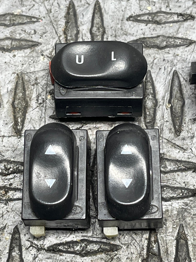 2003-04 Ford Mustang Mach One OEM Window Control Buttons- COUPE 19k Miles 296