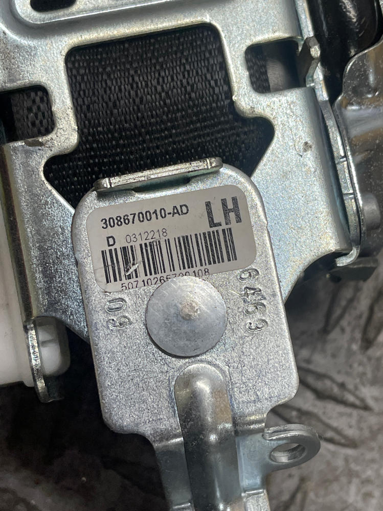 2015-17 Ford Mustang GT OEM Driver Front LH Seat Belt- CONVERTIBLE 312