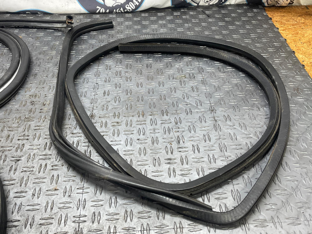 1987-93 Ford Mustang Weather Stripping Set 117k Miles 289