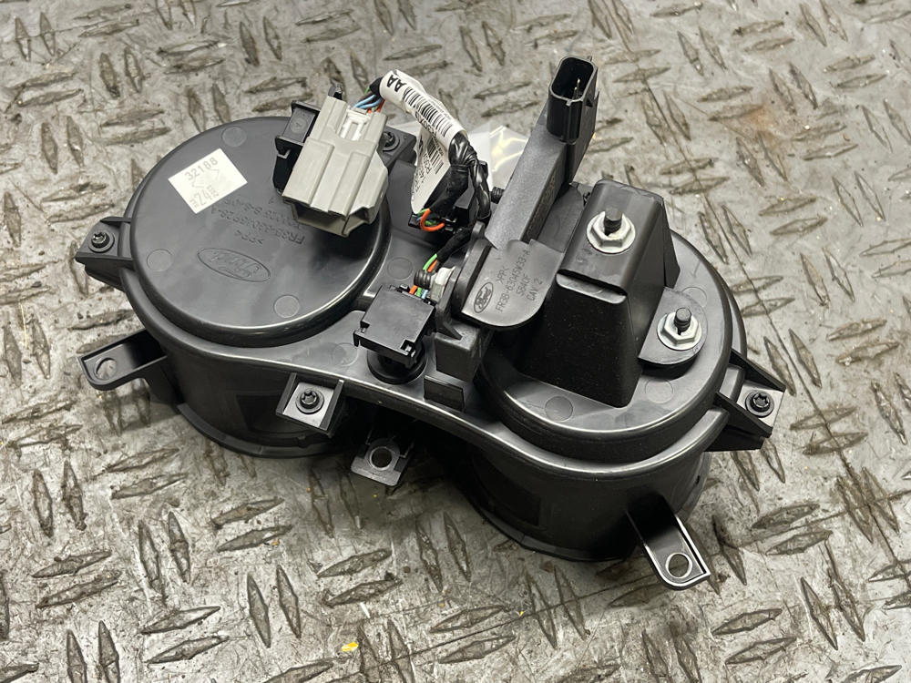 2015-17 Ford Mustang GT OEM Illuminated Cup Holder Set 312