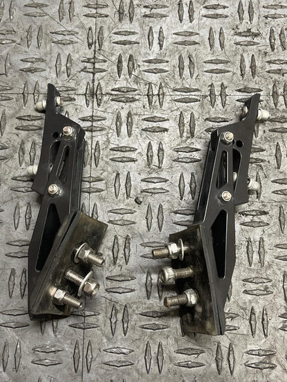 2018-23 Ford Mustang GT APR Wing Stays Pair 301