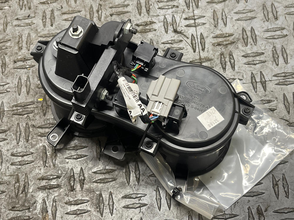 2015-17 Ford Mustang GT OEM Illuminated Cup Holder Set 312