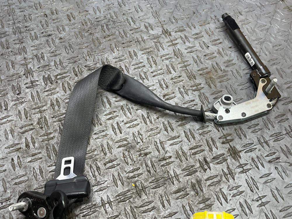 2015-17 Ford Mustang GT OEM Driver Front LH Seat Belt- CONVERTIBLE 312