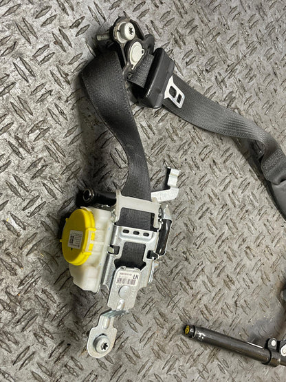 2015-17 Ford Mustang GT OEM Driver Front LH Seat Belt- CONVERTIBLE 312