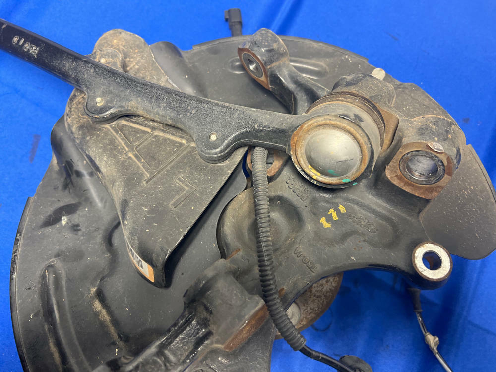 2015-23 Ford Mustang Left Front Spindle Wheel Hub Control Arm 17k Miles 149