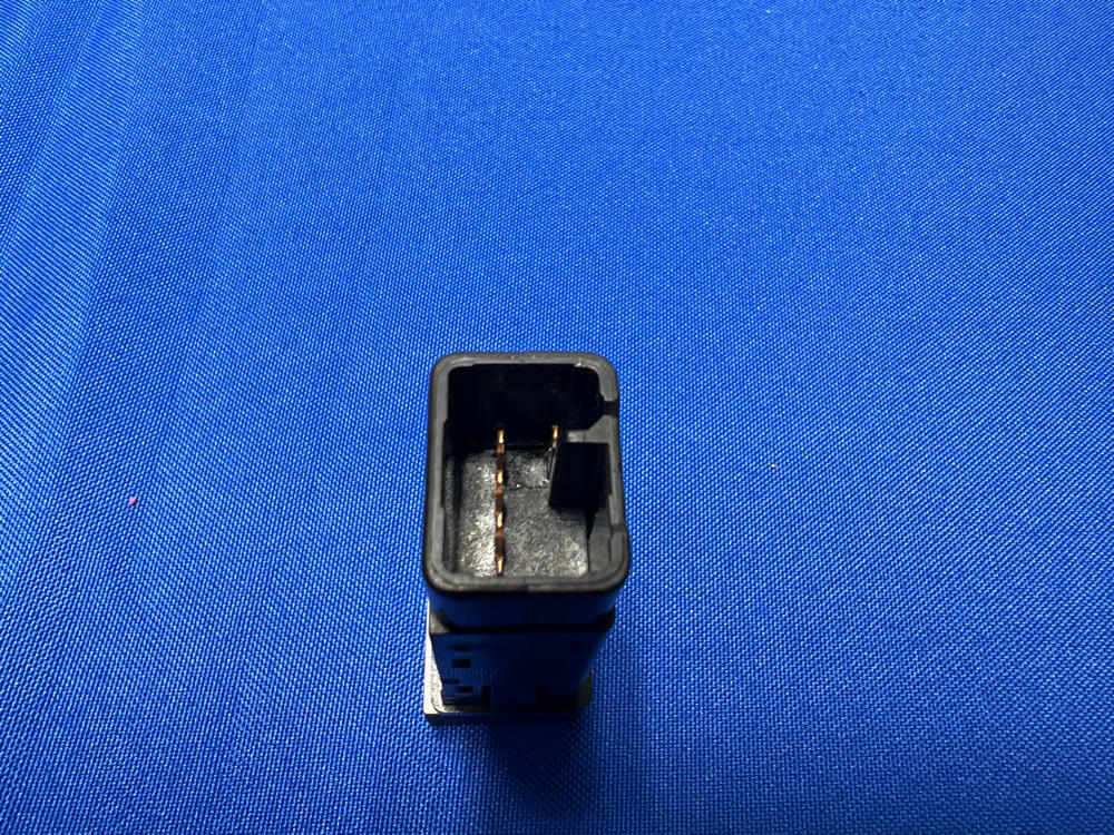 2006 Pontiac GTO Center Console Central Locking Button Factory 152