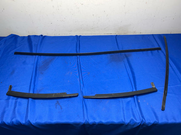 1987-93 Ford Mustang Coupe Winshield Trim Missing Passenger Side 157