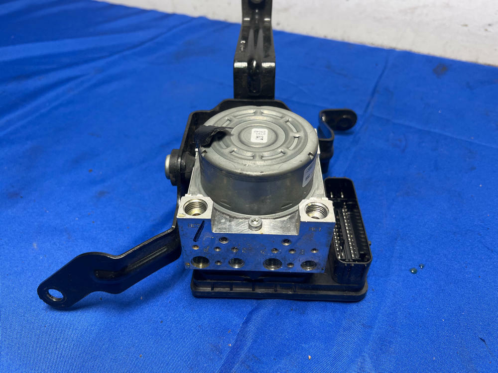 2015-17 Ford Mustang GT Coyote ABS Module 165