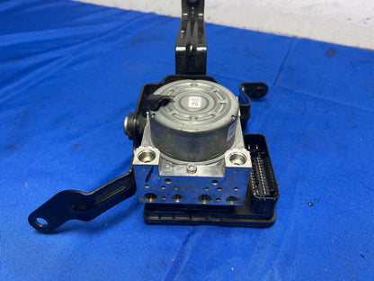 2015-17 Ford Mustang GT Coyote ABS Module 165
