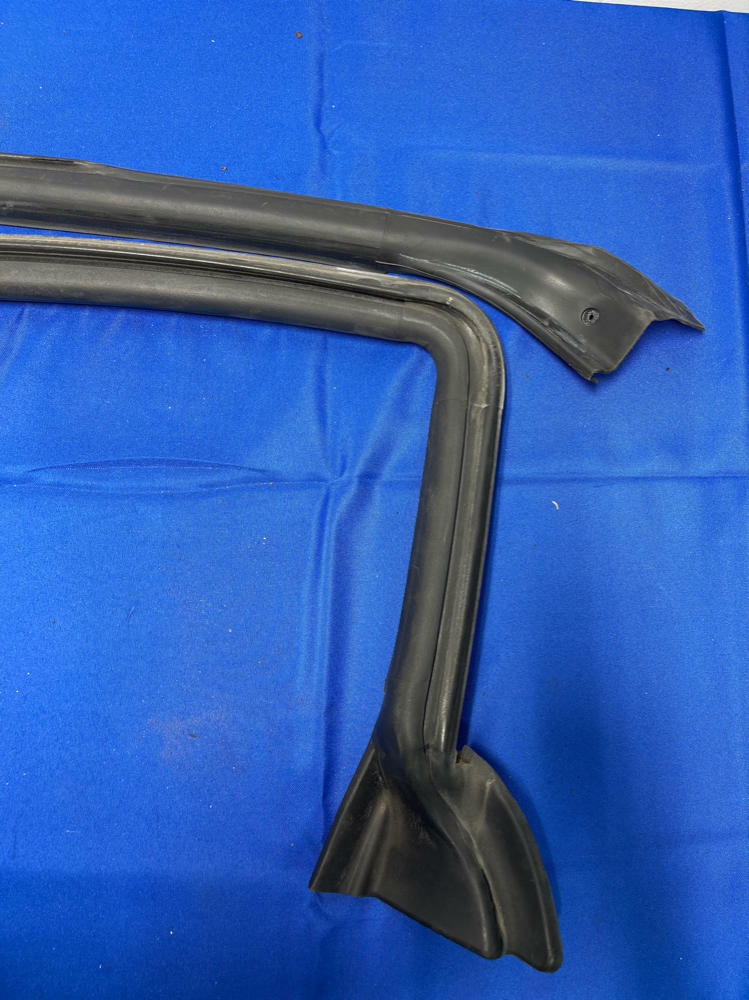 2010-14 Ford Mustang Door Weather Stripping 160