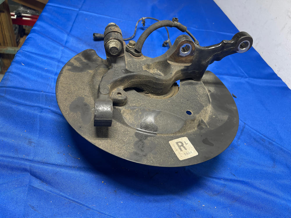 2005-09 Ford Mustang Driver LH Front Spindle 162