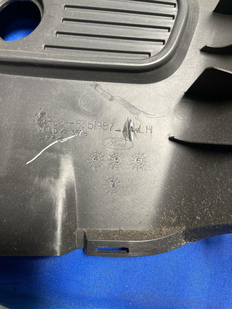 2005-09 Ford Mustang Coupe Upper Rear Quarter Window Plastics 162