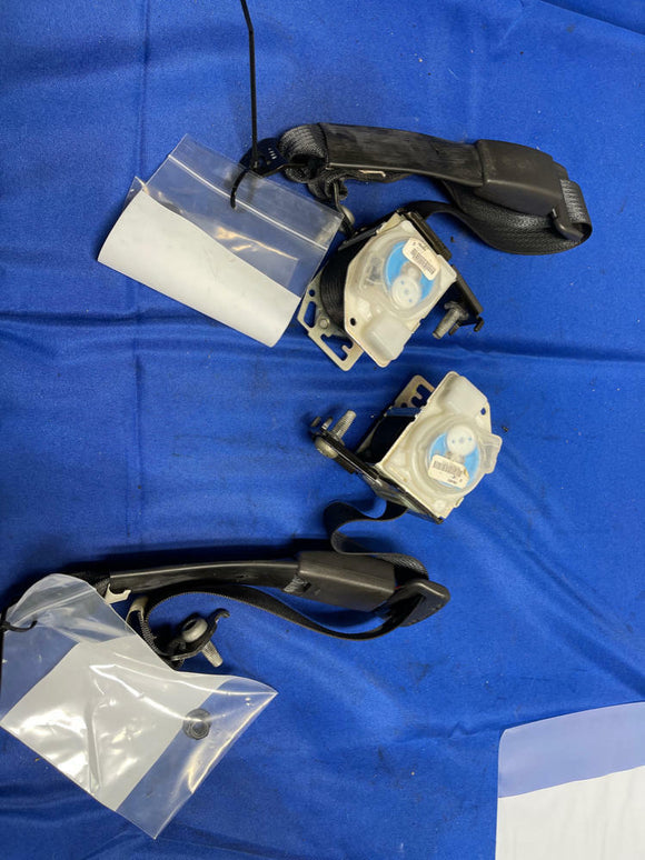 2005-09 Ford Mustang Rear Seat Belts Pair 162
