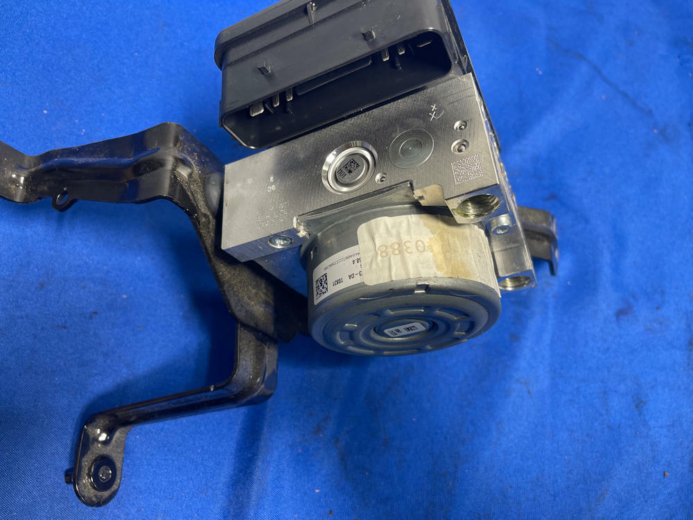 2018-23 Ford Mustang ABS Module 2100 Miles 168
