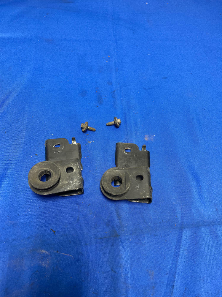 1999-04 Ford Mustang GT Radiator Brackets 178