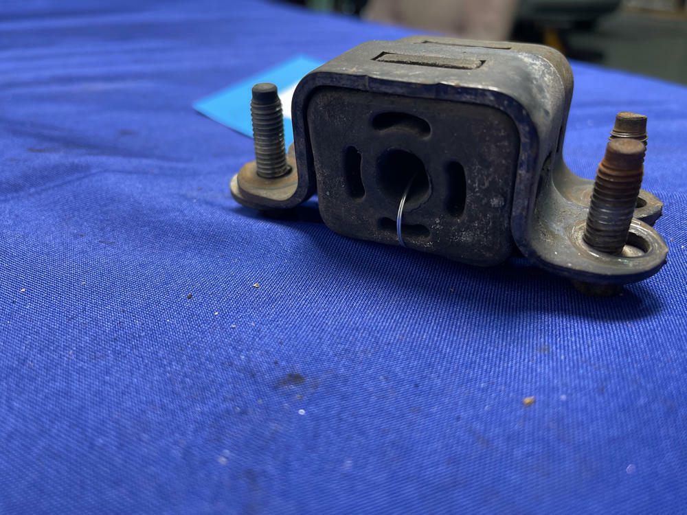 2003-04 Ford Mustang SVT Cobra Exhaust Hanger Brackets 179