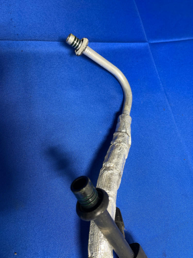 199904 Ford Mustang GT AC Lines 170 Blu Auto Parts