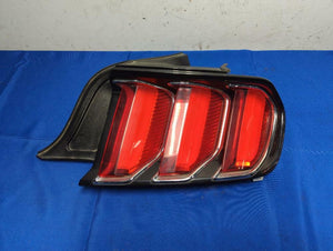 2015 Ford Mustang GT 5.0 Coyote 5oth Anniversary Passenger Tail Light 172