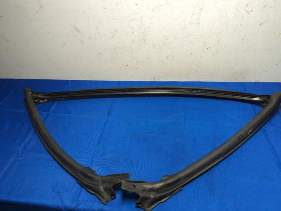 2003-04 Ford Mustang SVT Cobra Convertible Windsheild Weather Stripping 181