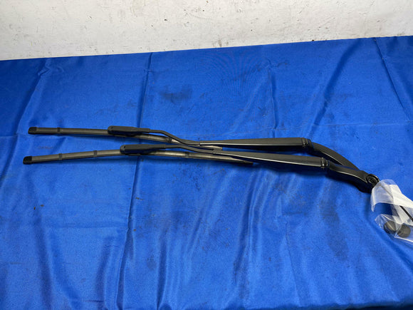 2015-17 Ford Mustang GT Wiper Arms & Blades 176