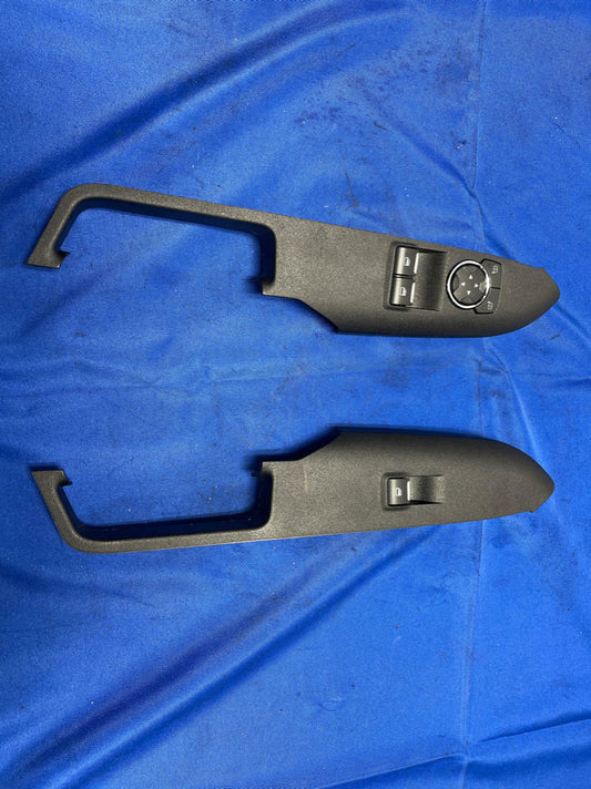 2015-17 Door Panel Window Switches & Panel 176