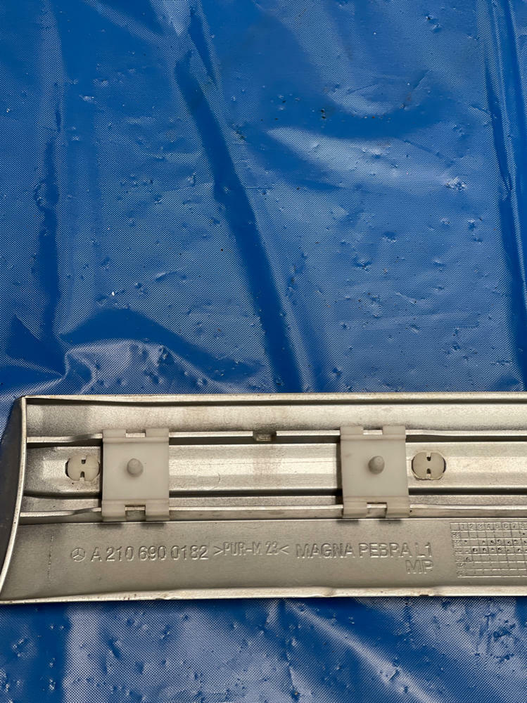 1999-02 Merecedes E55 AMG W210 Left Fender Trim Panel 156